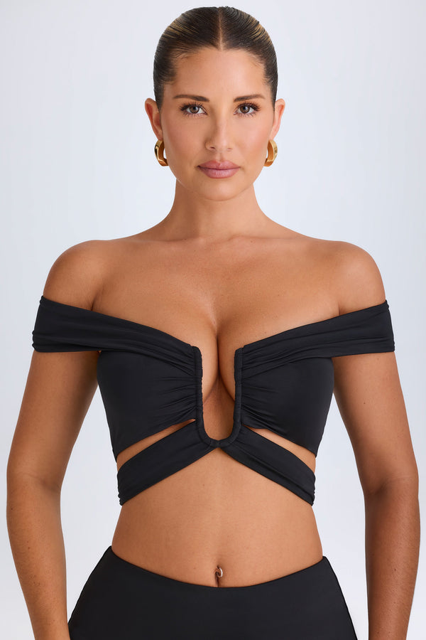 Siyah Kesikli Düşük Omuz Crop Top