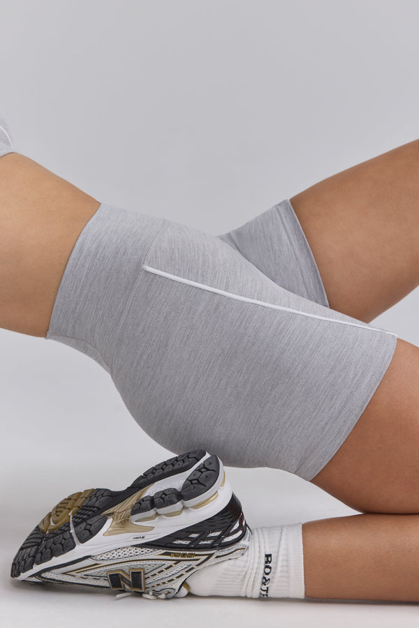 Buz Grisi Yumuşak Aktif Kontrast Kesimli Mini Şort