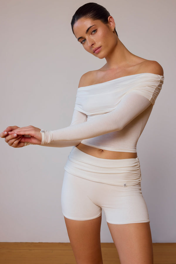 Yumuşak Beyaz Katlanır Mini Şort